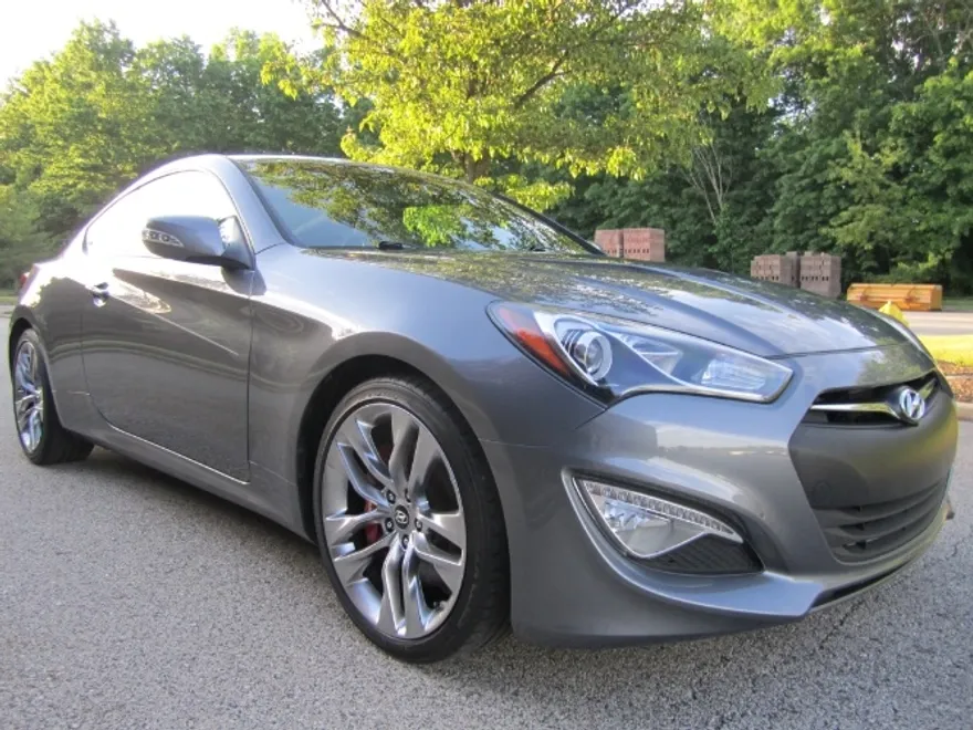 2016 Hyundai Genesis Coupe R-Spec photo 1