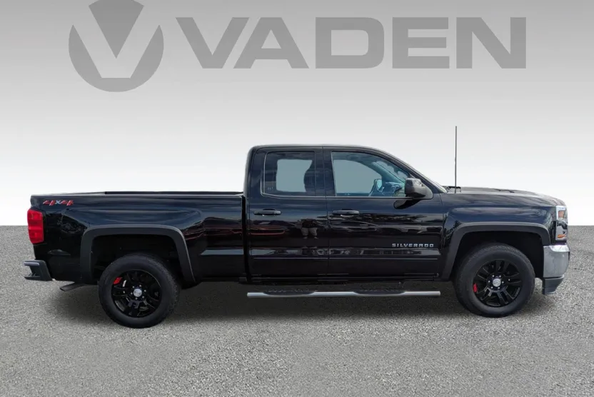 2018 Chevrolet Silverado 1500 LT photo 1