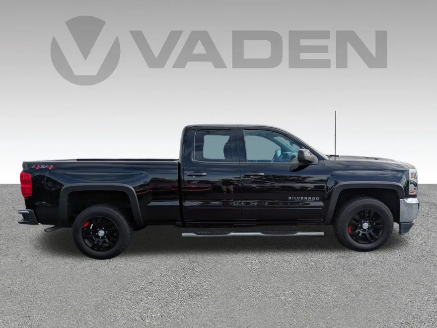 2018 Chevrolet Silverado 1500 LT photo 1