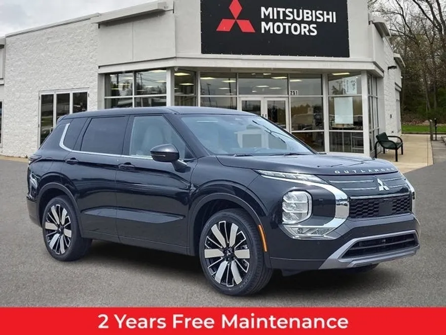 2025 Mitsubishi Outlander SE photo 1