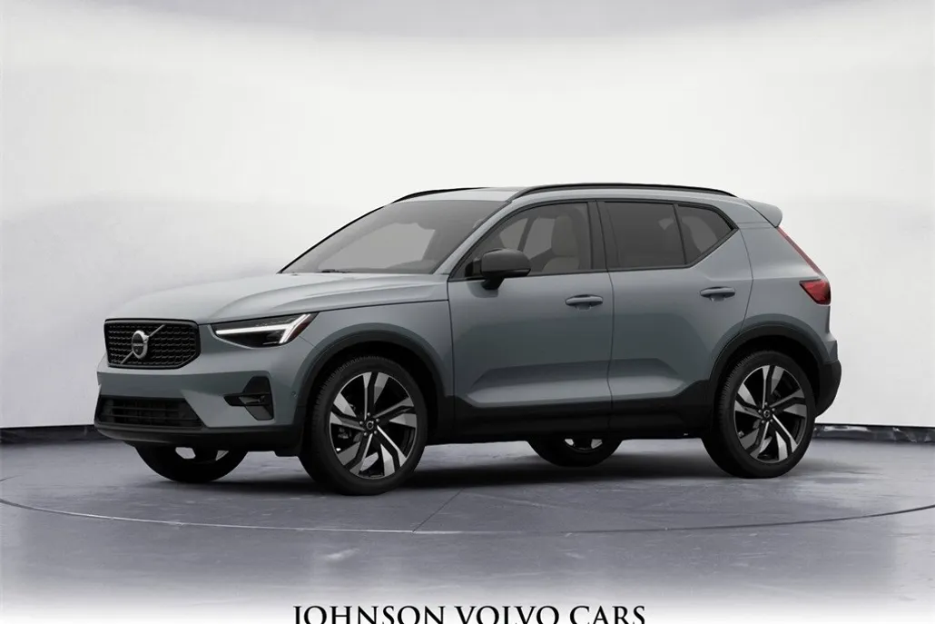 2026 Volvo XC40 photo 1