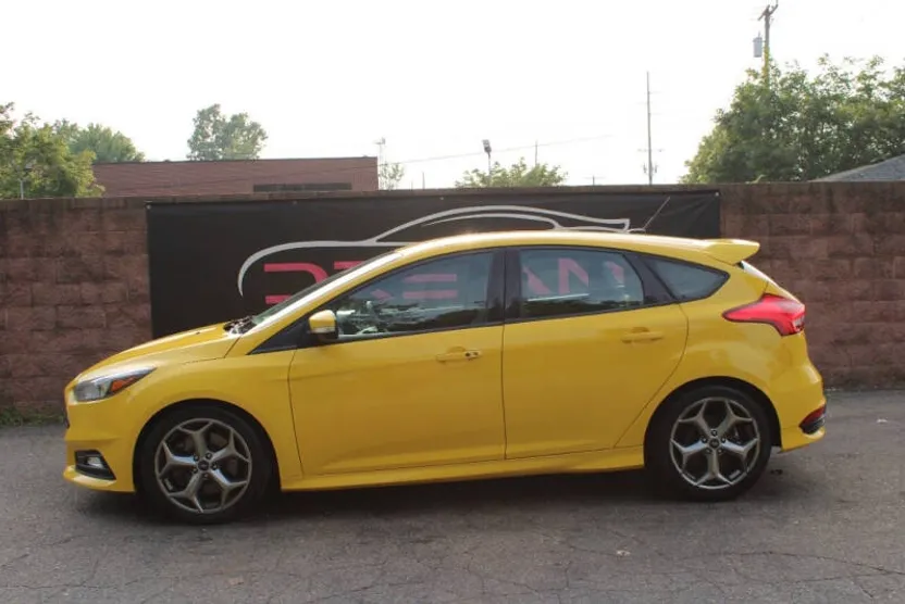 2017 Ford Focus ST photo 1