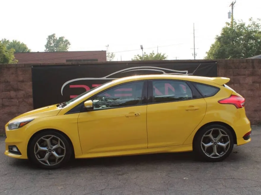 2017 Ford Focus ST photo 1