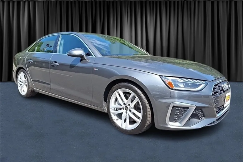 2023 Audi A4 45 S line Premium Plus Quattro photo 1