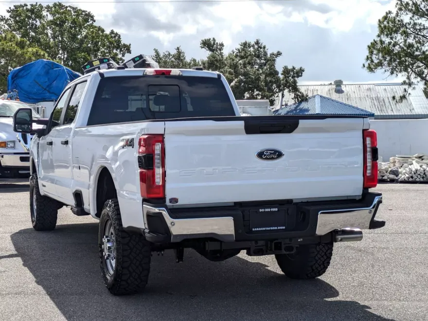2025 Ford F-350 photo 1