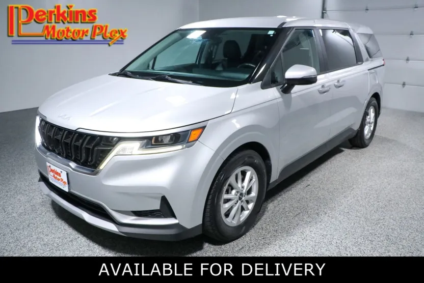 2022 Kia Carnival LX photo 1