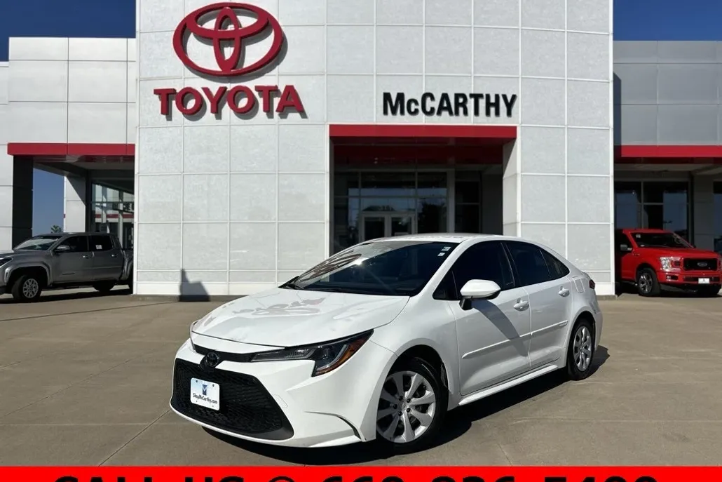 2022 Toyota Corolla LE photo 1
