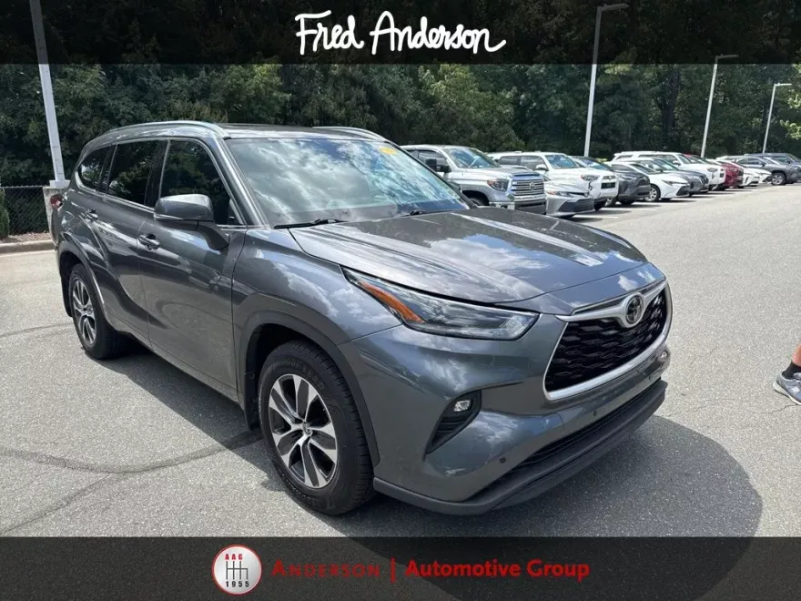2021 Toyota Highlander XLE photo 1