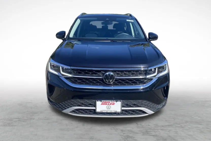 2024 Volkswagen Taos SEL photo 1