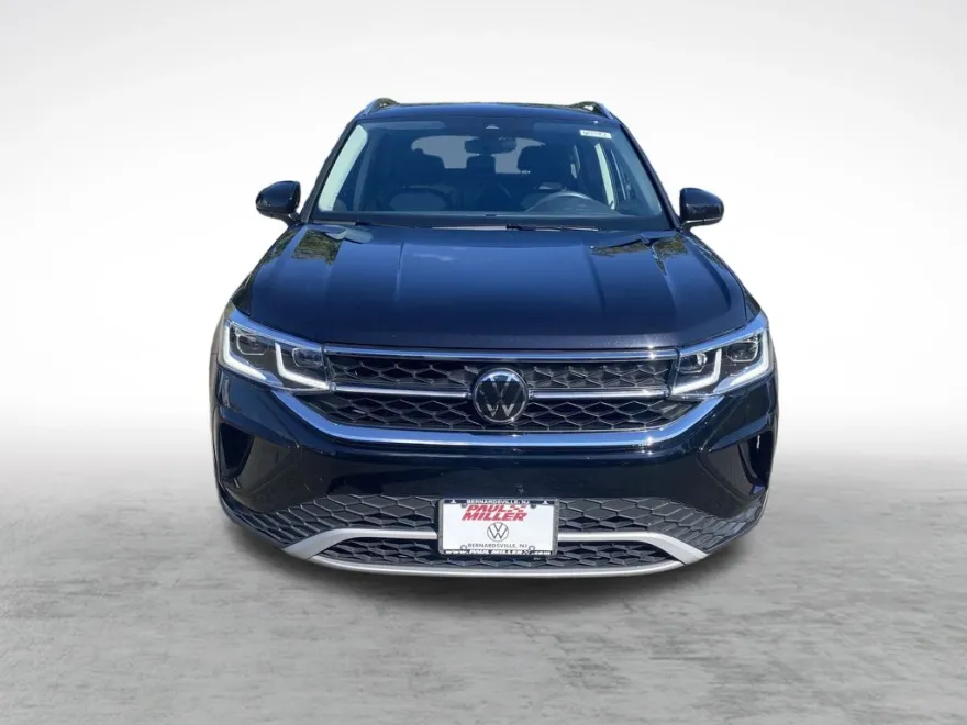 2024 Volkswagen Taos SEL photo 1