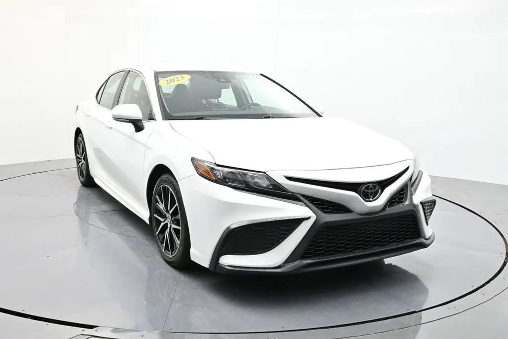 2023 Toyota Camry SE photo 1