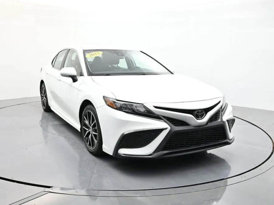 2023 Toyota Camry SE photo 1
