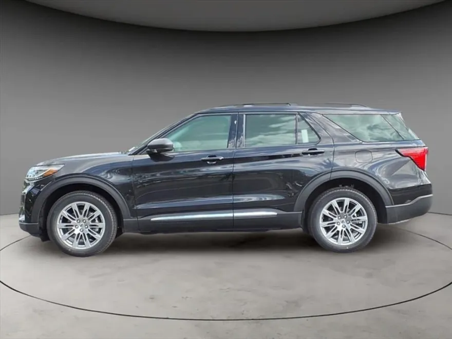 2025 Ford Explorer photo 1