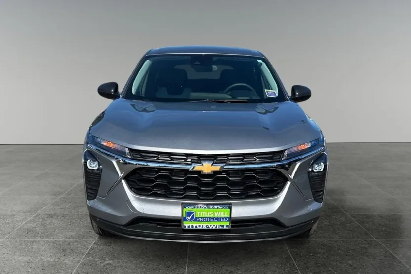 2024 Chevrolet Trax LS photo 1