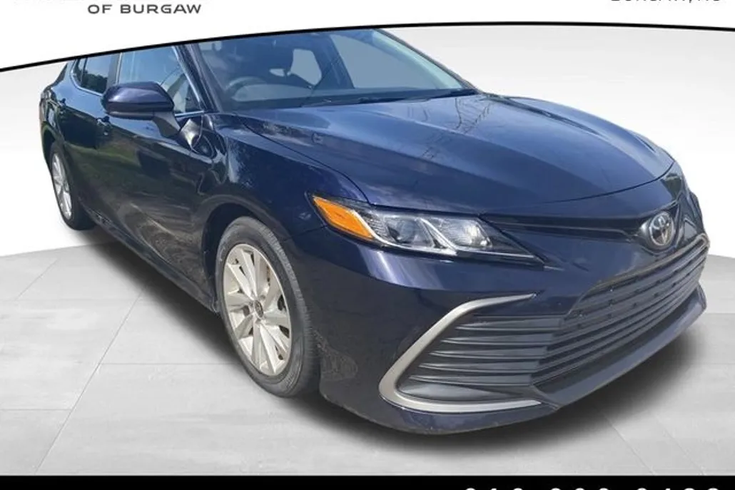 2022 Toyota Camry LE photo 1