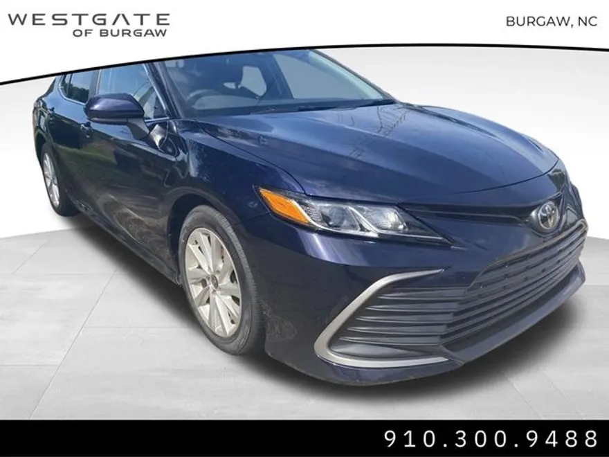2022 Toyota Camry LE photo 1