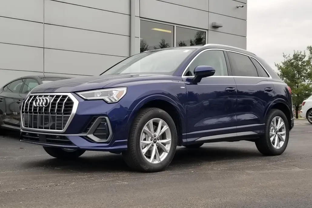 2025 Audi Q3 45 TFSI S line Premium Plus photo 1