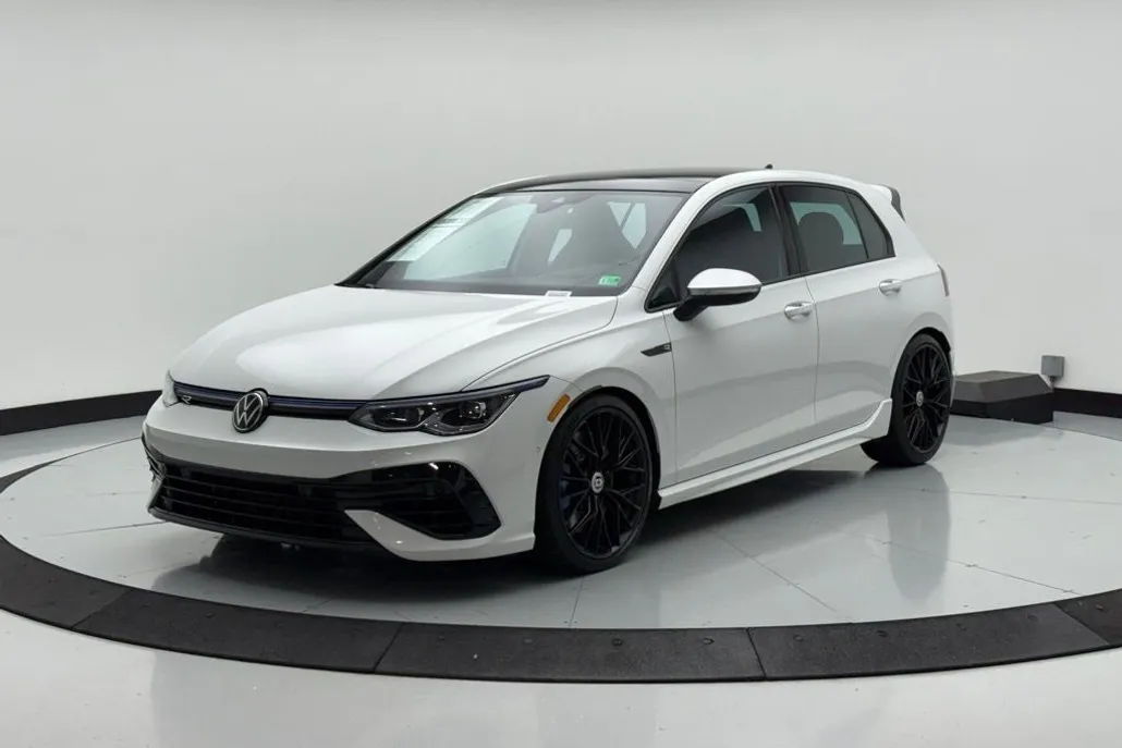 2024 Volkswagen Golf R photo 1