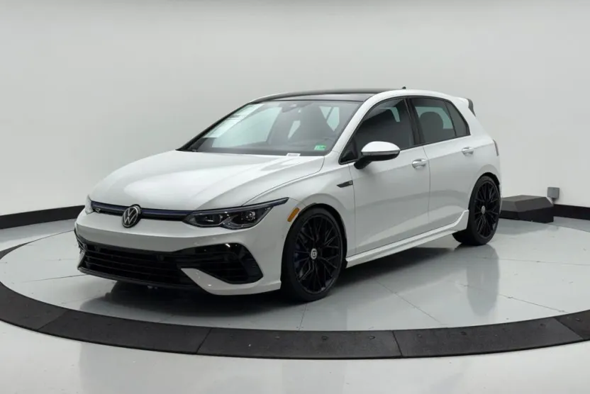 2024 Volkswagen Golf R photo 1