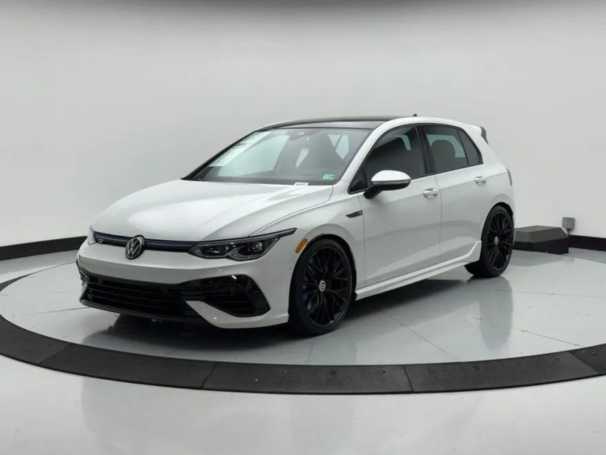 2024 Volkswagen Golf R photo 1
