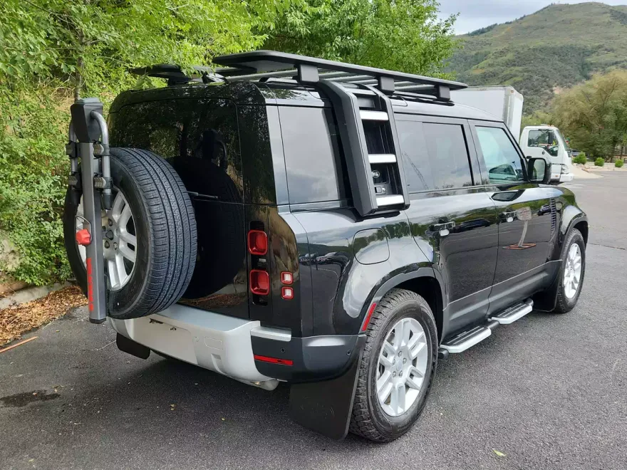 2024 Land Rover Defender S photo 1