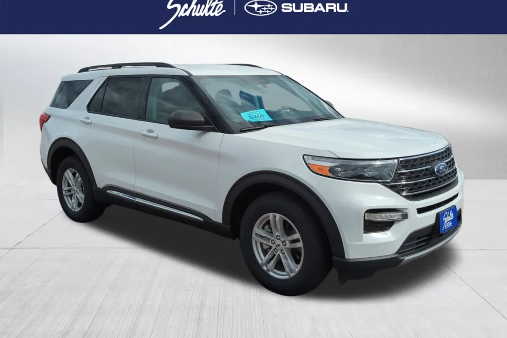 2023 Ford Explorer XLT photo 1