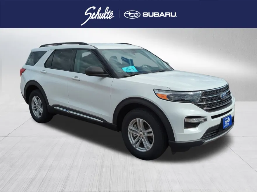 2023 Ford Explorer XLT photo 1