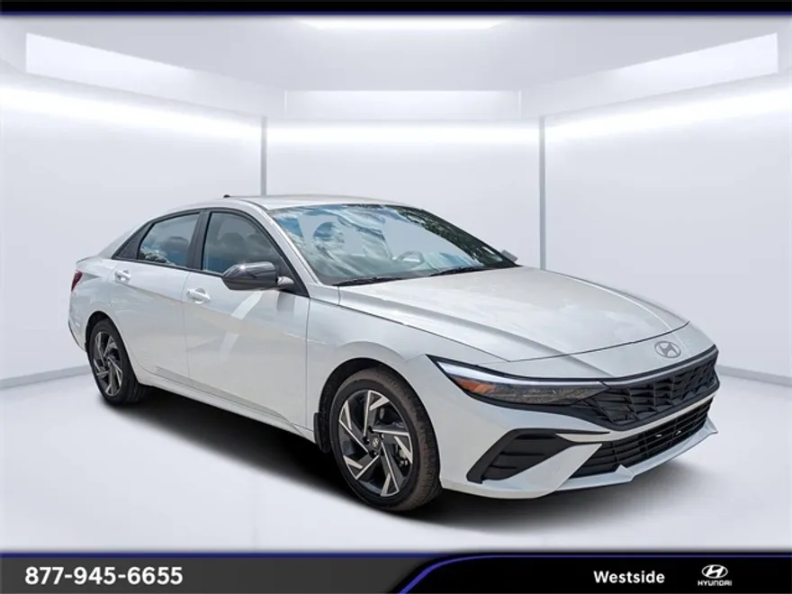 2025 Hyundai Elantra SEL Sport photo 1