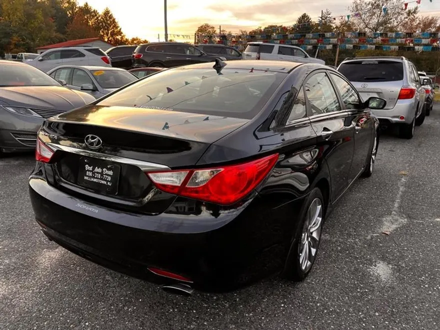 2013 Hyundai Sonata SE photo 1
