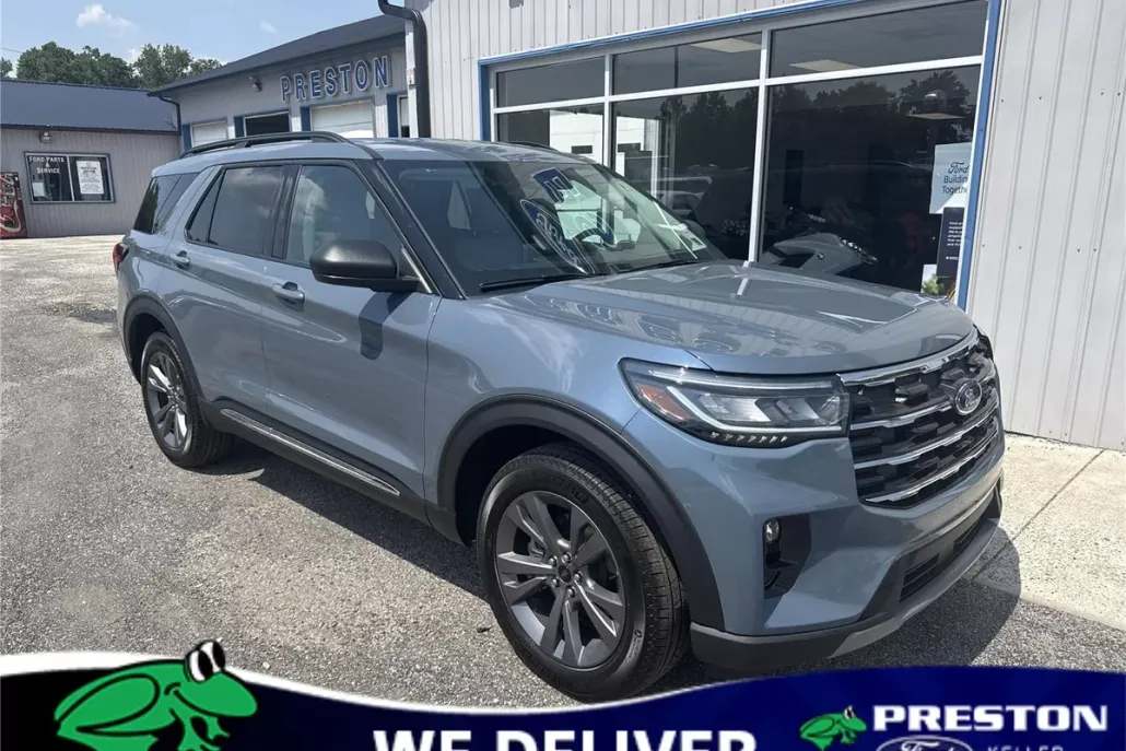 2025 Ford Explorer photo 1