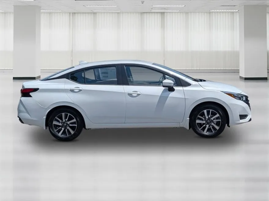 2025 Nissan Versa SV photo 1