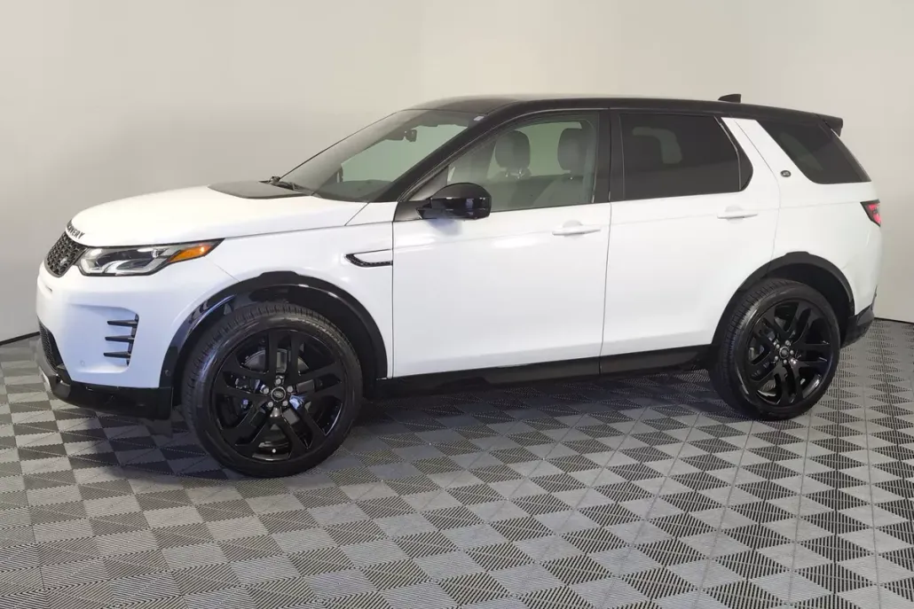 2025 Land Rover Discovery Sport Dynamic SE photo 1