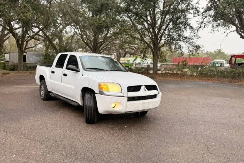 2008 Mitsubishi Raider LS photo 1