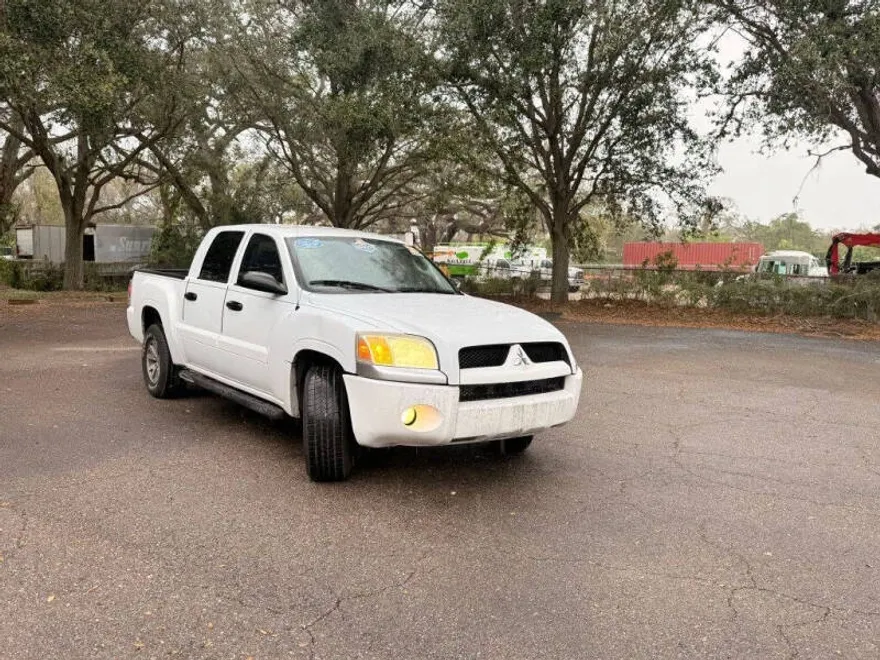 2008 Mitsubishi Raider LS photo 1