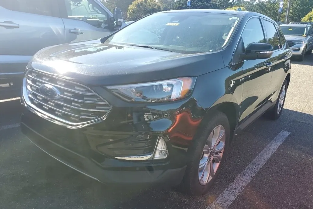 2023 Ford Edge Titanium photo 1