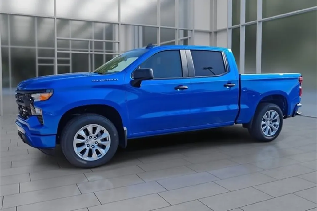 2025 Chevrolet Silverado 1500 Custom photo 1