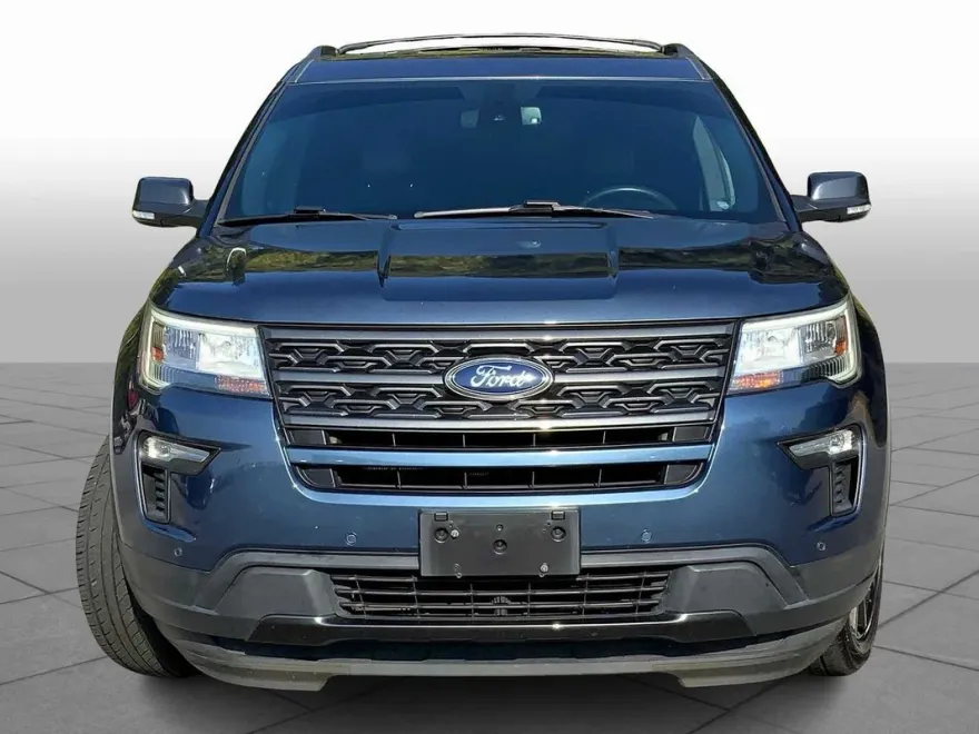 2019 Ford Explorer XLT photo 1