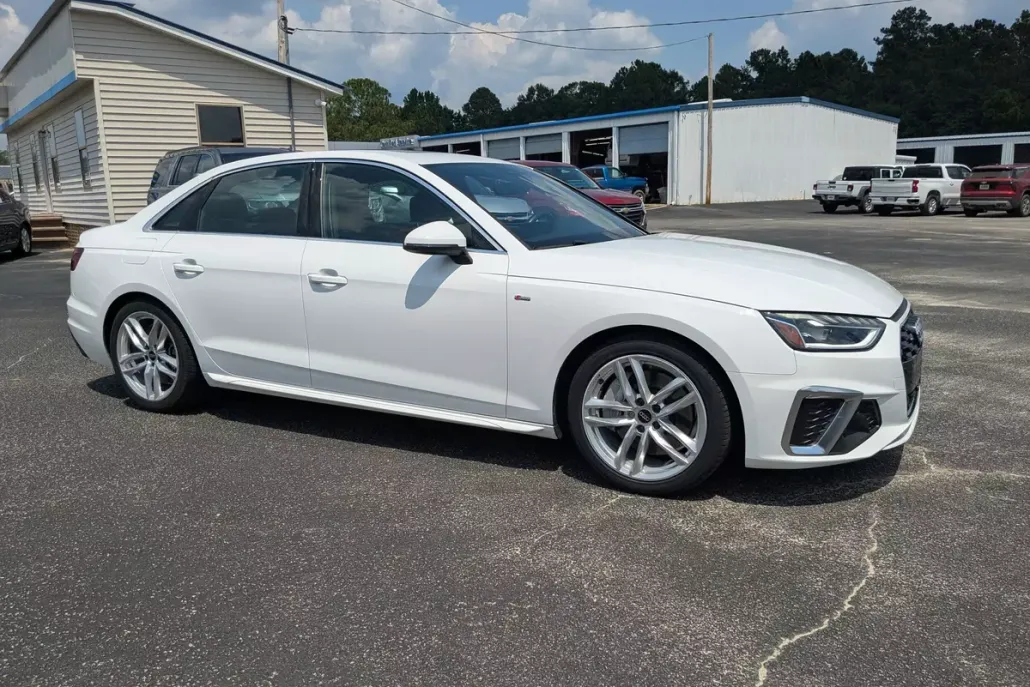 2023 Audi A4 S line Quattro Premium Plus photo 1