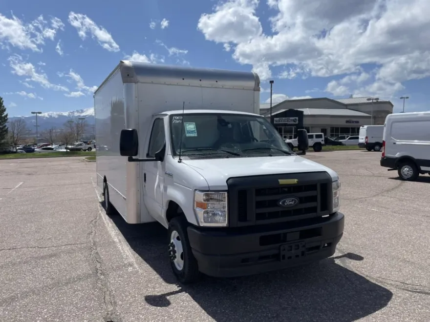 2024 Ford E-450 photo 1