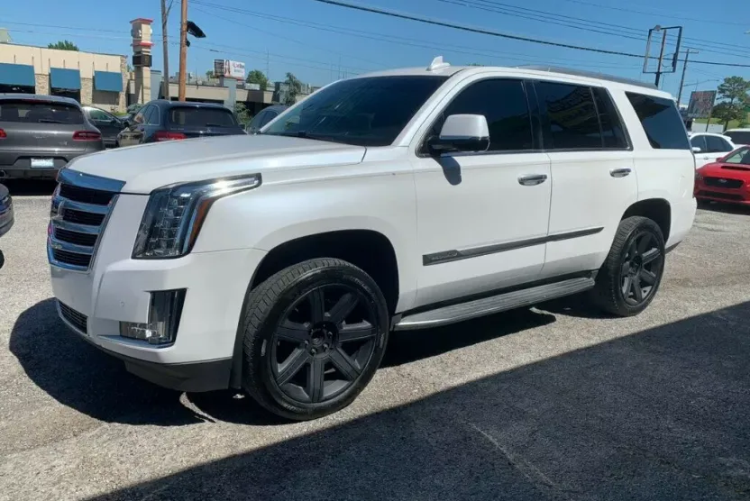 2016 Cadillac Escalade Luxury photo 1