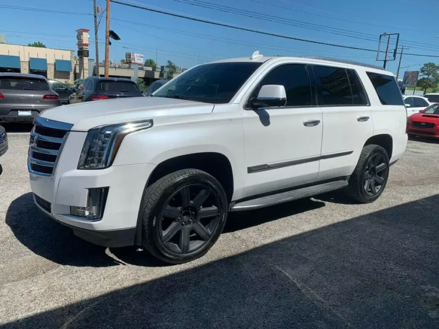 2016 Cadillac Escalade Luxury photo 1