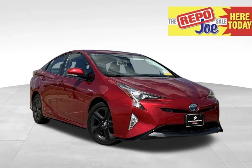 2017 Toyota Prius Four photo 1