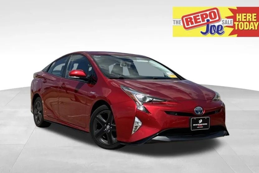 2017 Toyota Prius Four photo 1