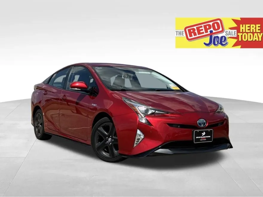 2017 Toyota Prius Four photo 1