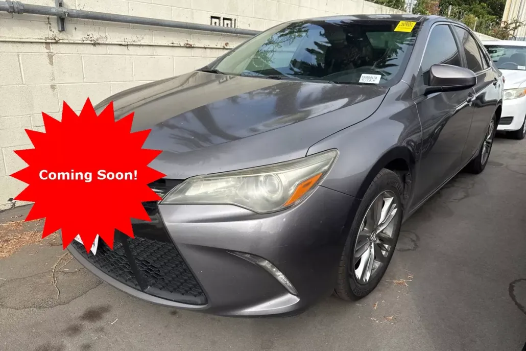 2015 Toyota Camry SE photo 1