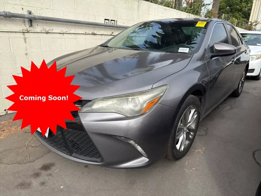 2015 Toyota Camry SE photo 1