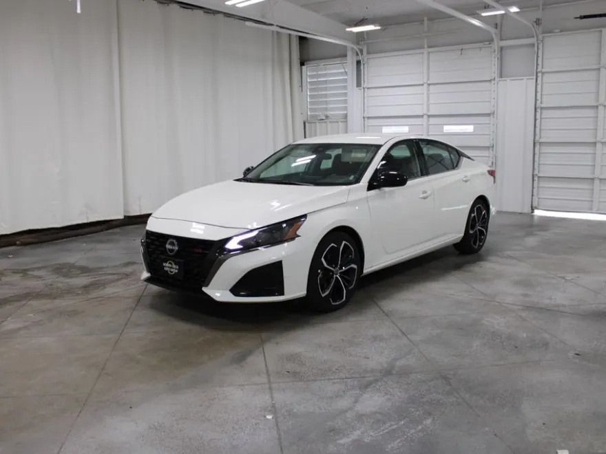 2024 Nissan Altima 2.5 SR photo 1