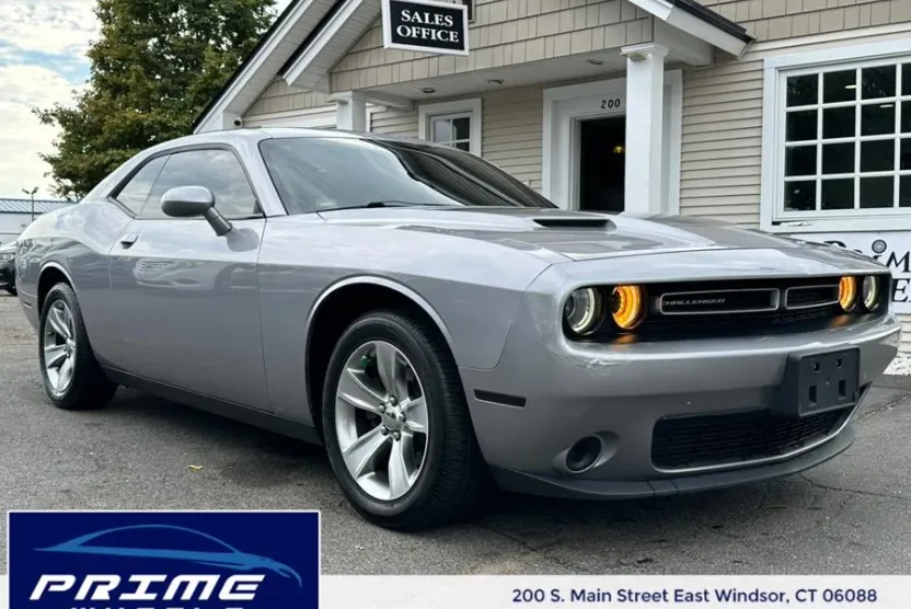 2018 Dodge Challenger SXT photo 1