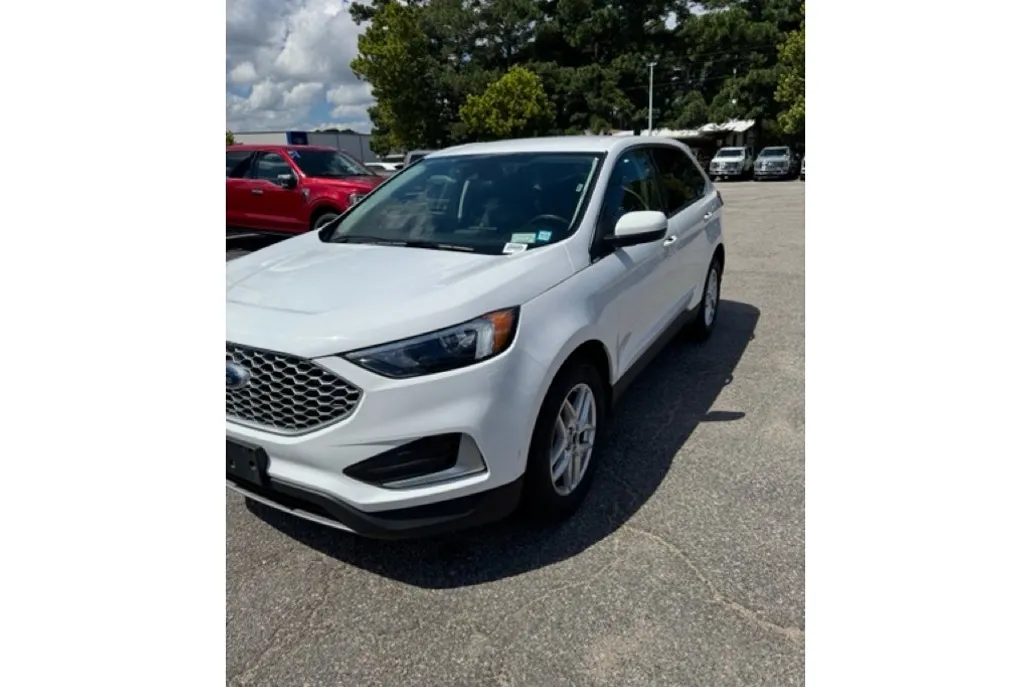 2024 Ford Edge SEL photo 1