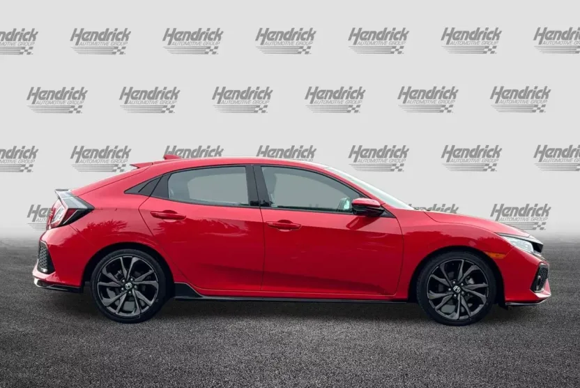 2018 Honda Civic Hatchback Sport Touring photo 1